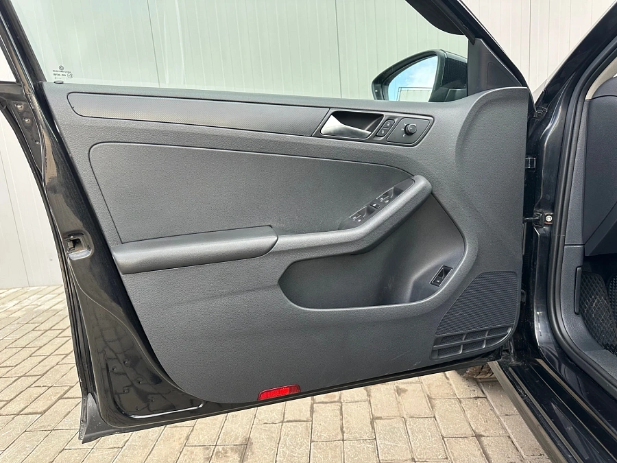 Volkswagen Jetta, 2015г., передний привод, механика