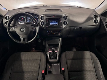 Volkswagen Tiguan, 2015г, передний привод, механика