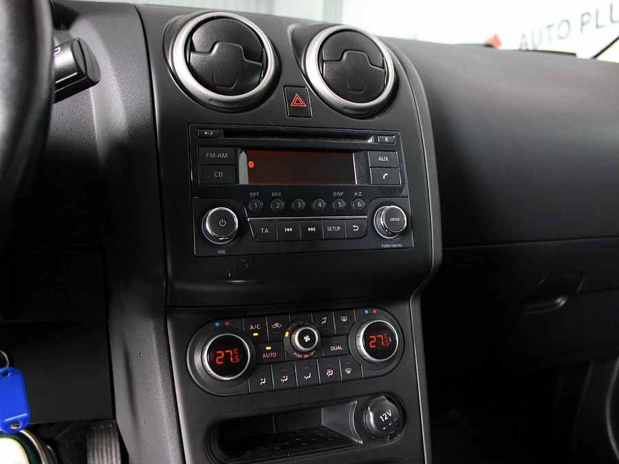 Nissan Qashqai, 2013г., передний привод, вариатор