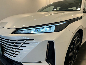 Changan Lamore, 2023г, передний привод, автомат
