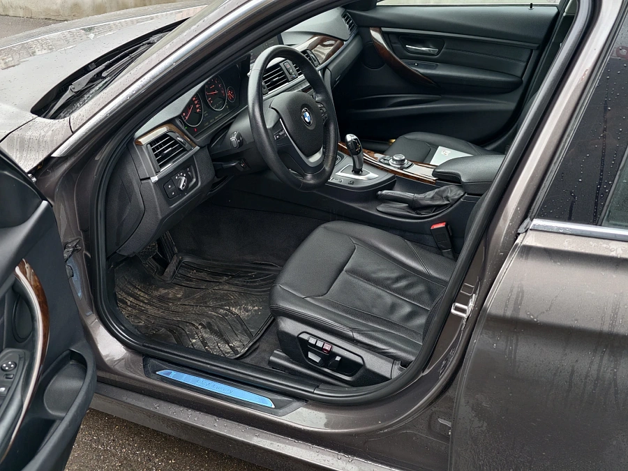 BMW 3 серии, 2012г., задний привод, автомат