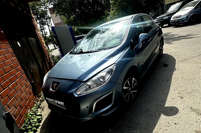 Peugeot 308, 2011г, передний привод, автомат
