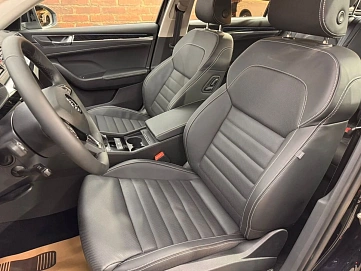 Skoda Superb, 2025г, передний привод, робот