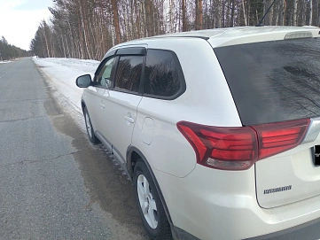 Mitsubishi Outlander, 2015г, передний привод, вариатор