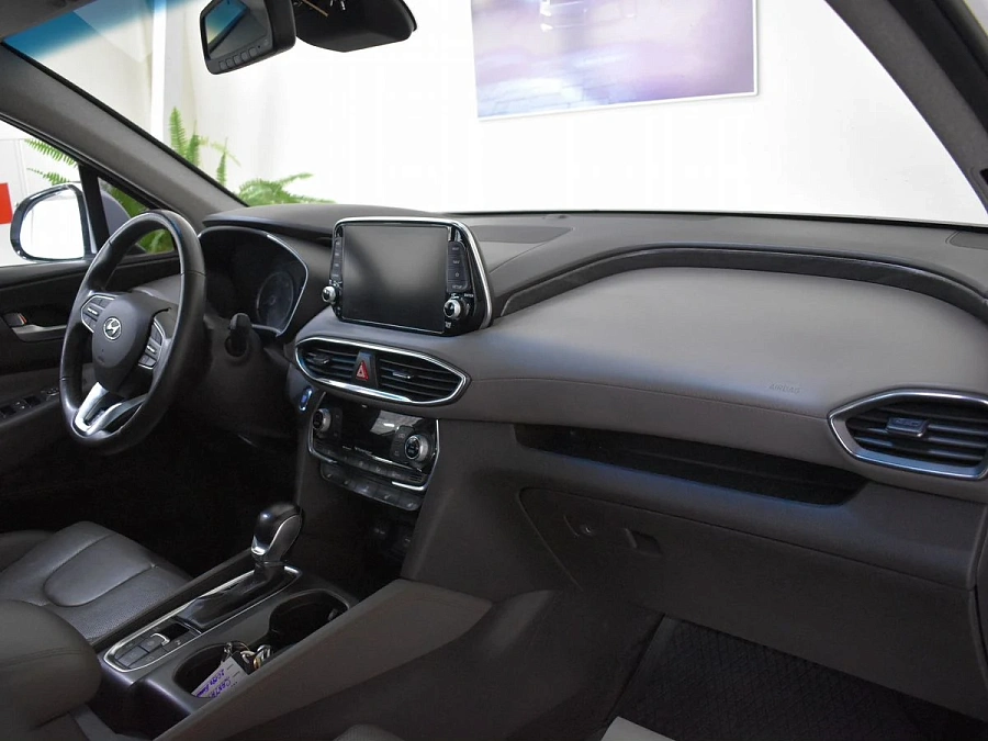 Hyundai Santa Fe, 2019г., передний привод, автомат