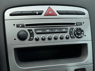 Peugeot 308, 2011г, передний привод, механика