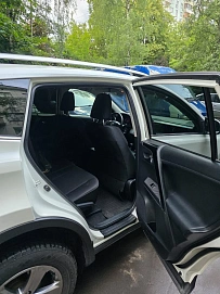 Toyota RAV4, 2015г, полный привод, вариатор