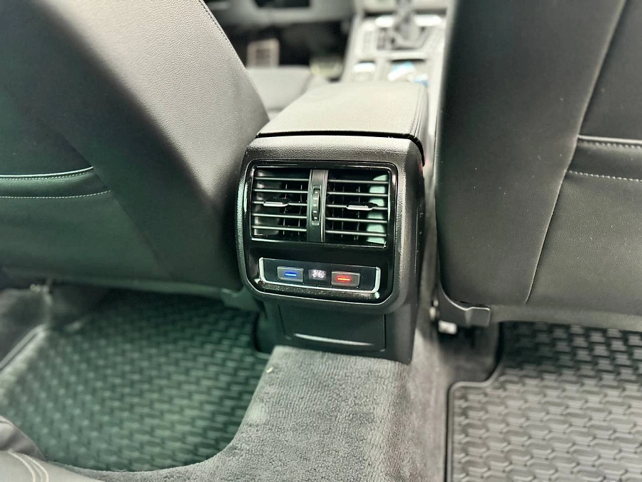 Volkswagen Passat, 2019г., полный привод, робот