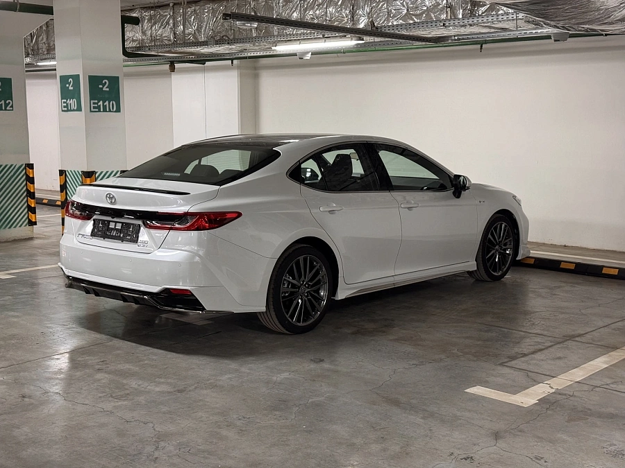 Toyota Camry, 2024г., передний привод, вариатор