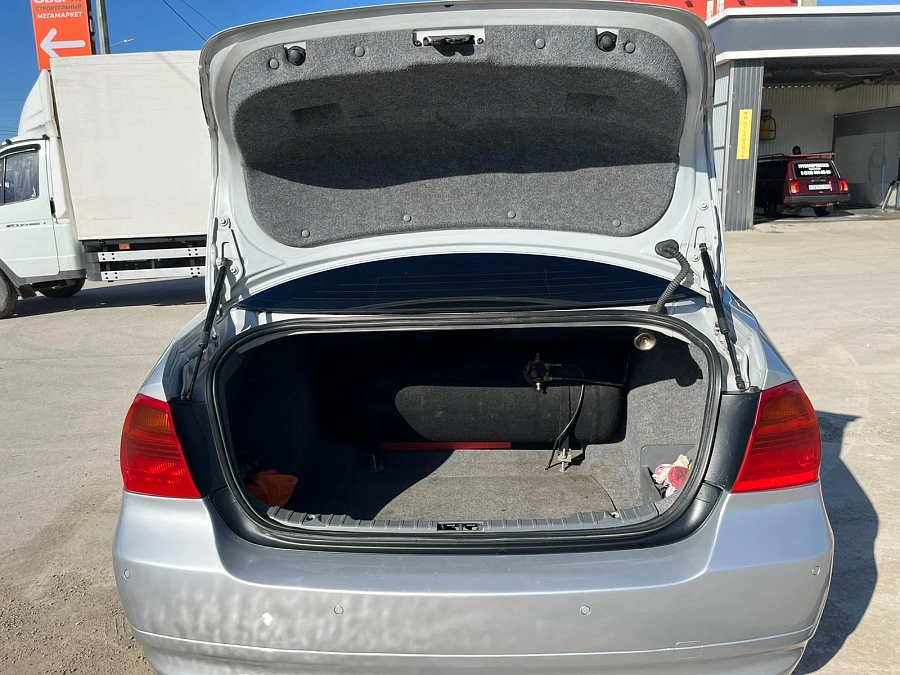 BMW 3 серии, 2005г., задний привод, автомат