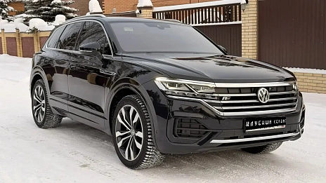 Volkswagen Touareg, 2018г, полный привод, автомат