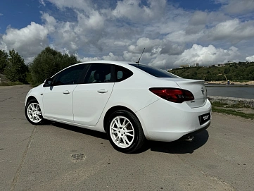 Opel Astra, 2013г, передний привод, автомат