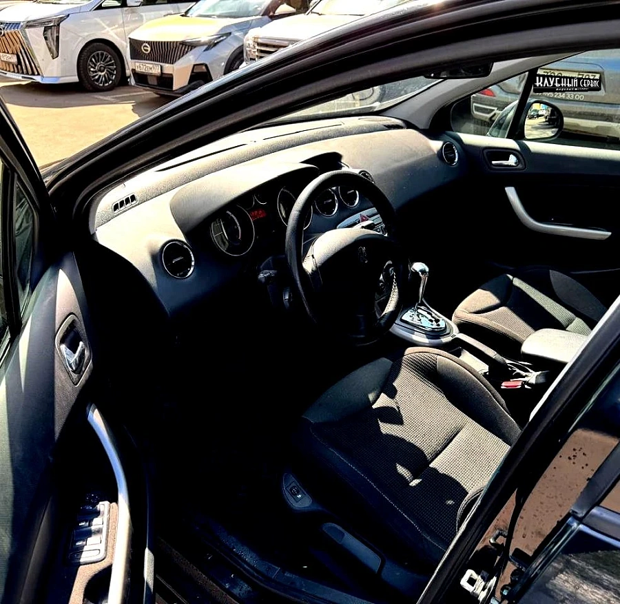 Peugeot 308, 2010г., передний привод, автомат