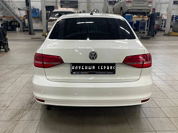 Volkswagen Jetta, 2015г, передний привод, автомат