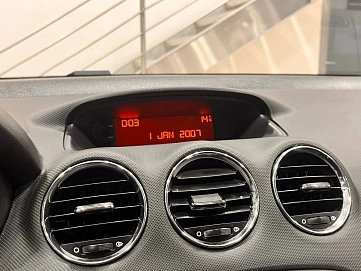 Peugeot 308, 2011г, передний привод, автомат