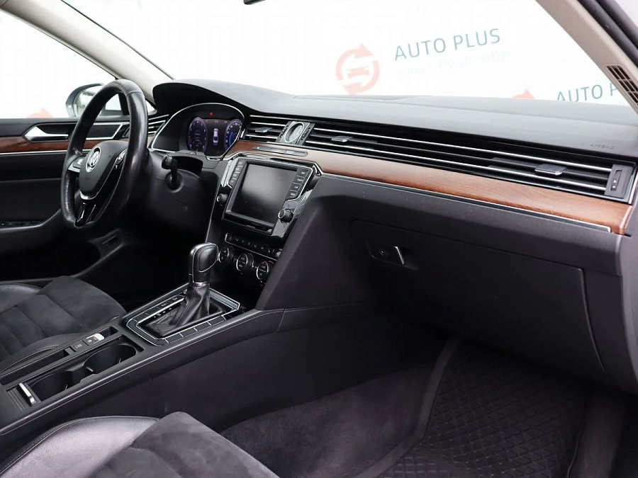 Volkswagen Passat, 2016г., передний привод, робот