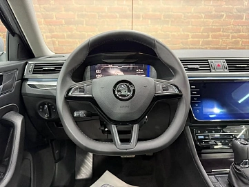 Skoda Superb, 2025г, передний привод, робот