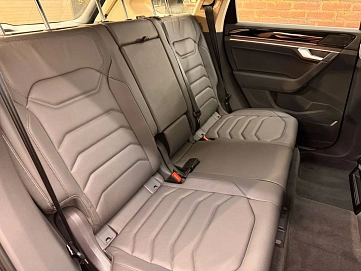 Volkswagen Touareg, 2025г, полный привод, автомат