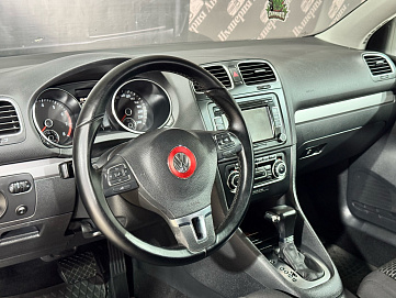 Volkswagen Golf, 2010г, передний привод, робот