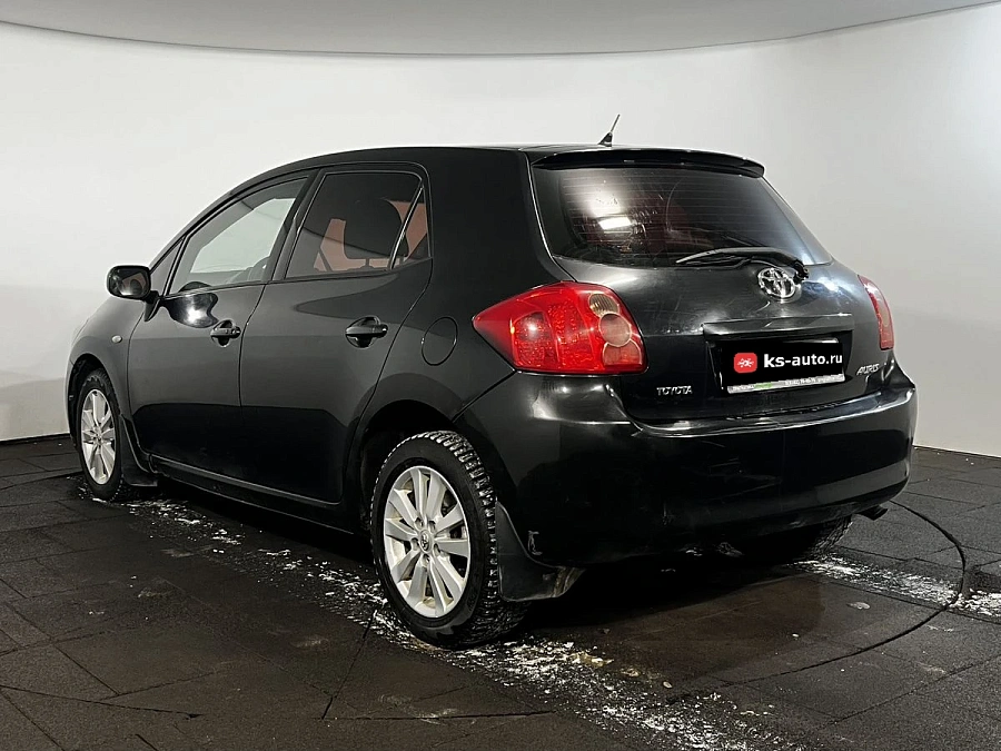 Toyota Auris, 2008г., передний привод, робот