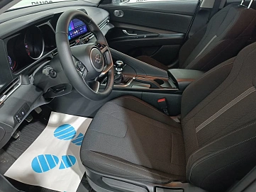 Hyundai Elantra, 2022г, передний привод, механика
