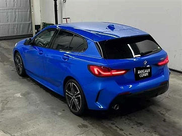 BMW 1 серии, 2021г, передний привод, робот