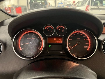 Peugeot 308, 2010г, передний привод, автомат