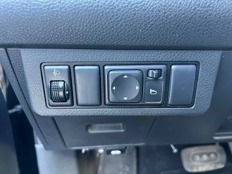 Nissan Tiida, 2012г., передний привод, автомат