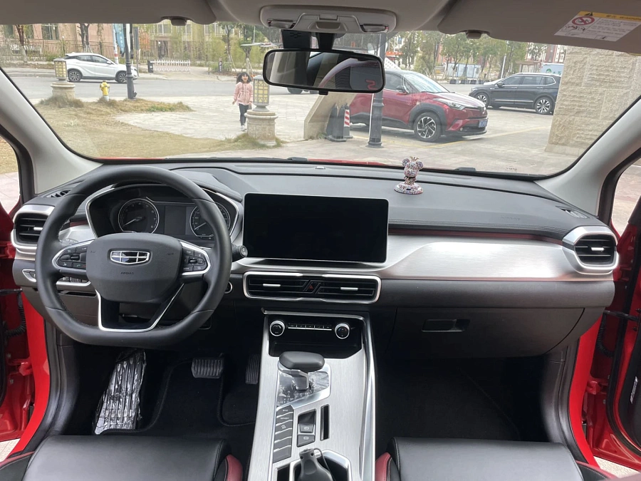 Geely Binyue, 2021г., передний привод, робот