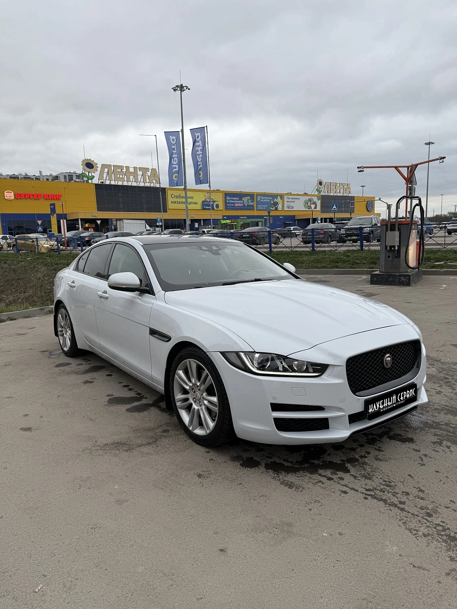 Jaguar XE, 2015г., задний привод, автомат