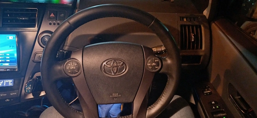 Toyota Prius Alpha, 2013г., передний привод, автомат