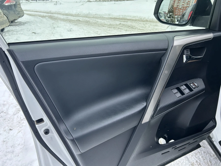 Toyota RAV4, 2015г., полный привод, вариатор