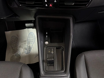 Volkswagen Caddy, 2025г, передний привод, робот