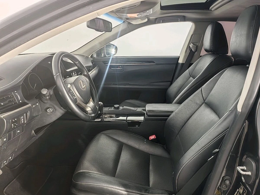 Lexus ES, 2015г., передний привод, автомат