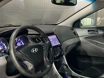 Hyundai Sonata, 2011г, передний привод, автомат