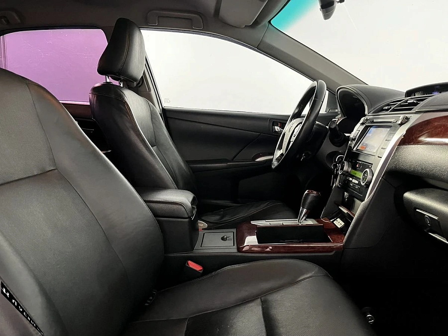 Toyota Camry, 2012г., передний привод, автомат