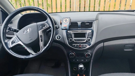 Hyundai Solaris, 2015г, передний привод, автомат