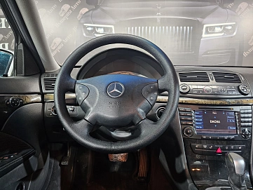 Mercedes-Benz E-Класс, 2004г, задний привод, автомат