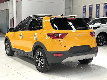 Kia Stonic, 2022г, передний привод, автомат