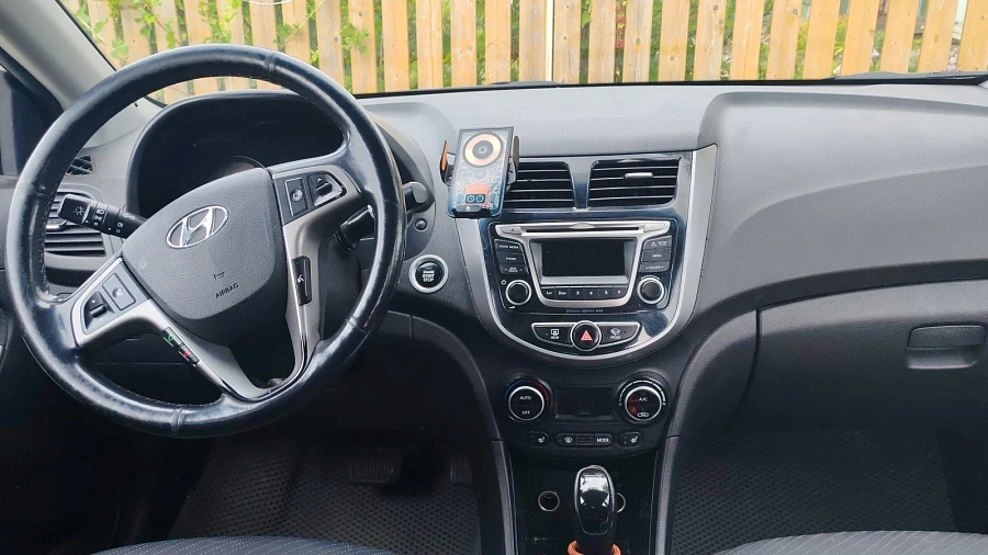 Hyundai Solaris, 2015г., передний привод, автомат