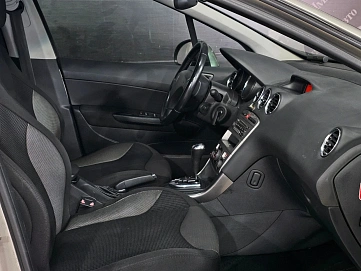Peugeot 308, 2010г, передний привод, автомат