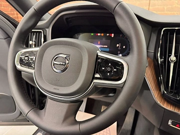 Volvo XC60, 2024г, полный привод, автомат