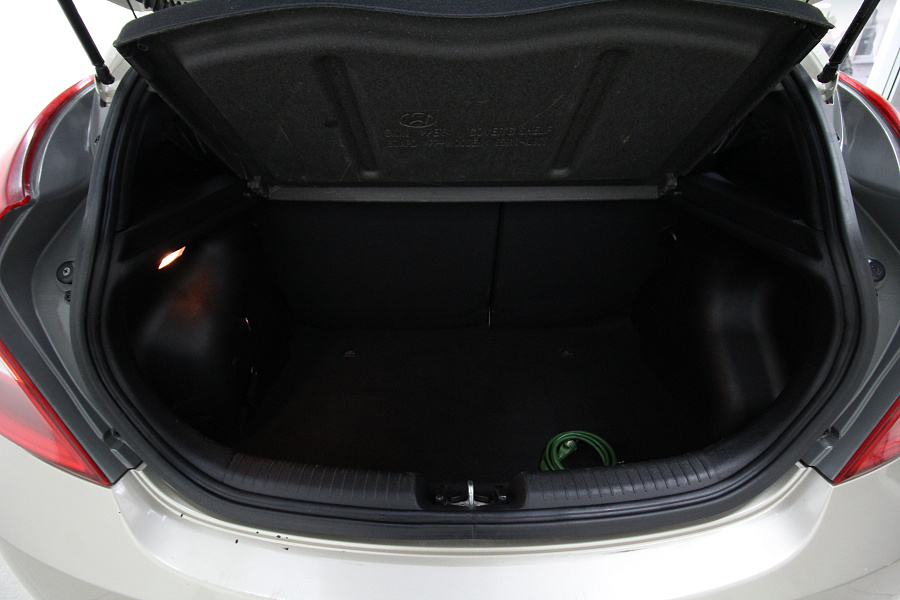 Hyundai Solaris, 2011г., передний привод, автомат