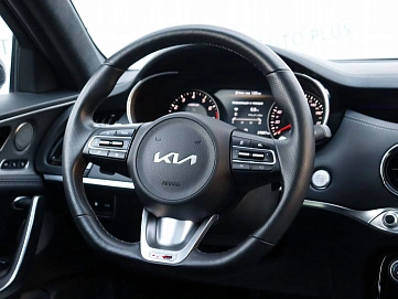 Kia Stinger, 2023г, полный привод, автомат