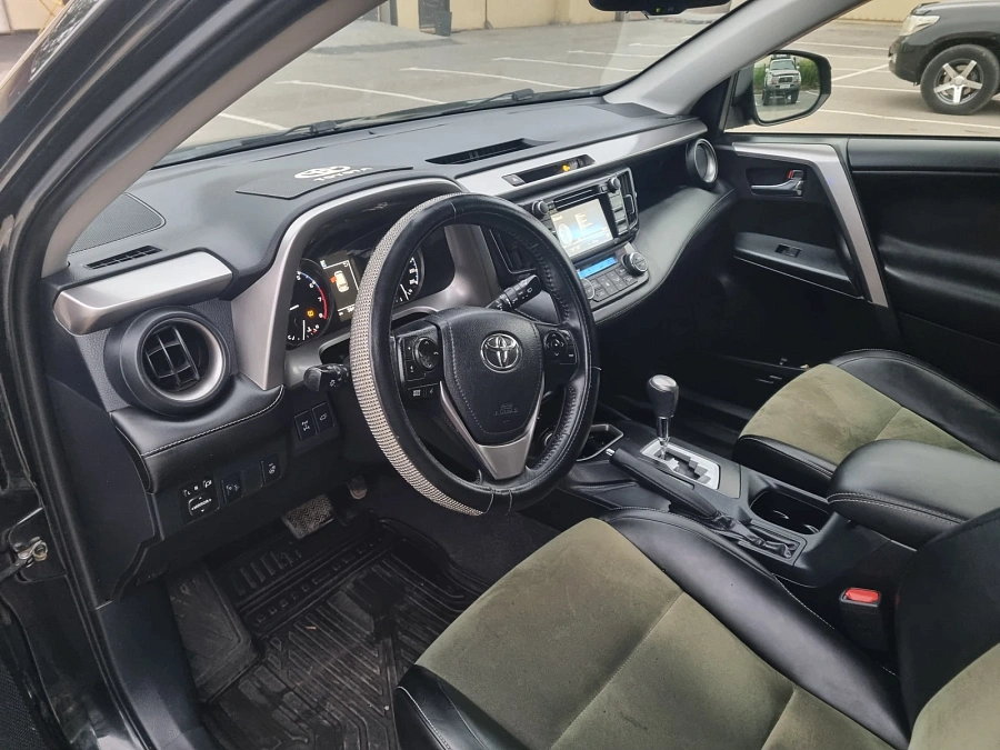 Toyota RAV4, 2016г., полный привод, вариатор
