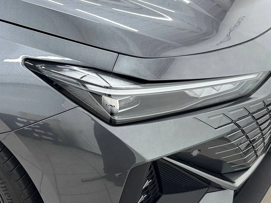 Changan UNI-V, 2023г., передний привод, робот