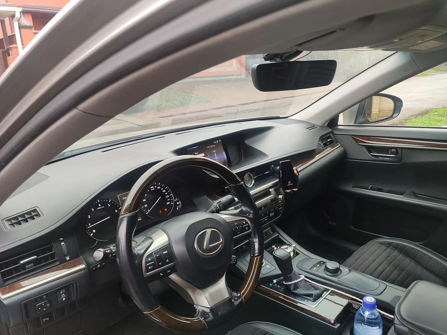 Lexus ES, 2015г., передний привод, автомат