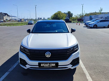 Volkswagen Touareg, 2020г, полный привод, автомат