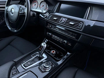 BMW 5 серии, 2013г, задний привод, автомат