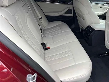 BMW 5 серии, 2022г, задний привод, автомат